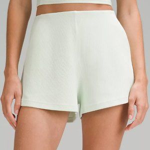 SOLD Lululemon Ribbed Softstreme High-Rise Short 2"